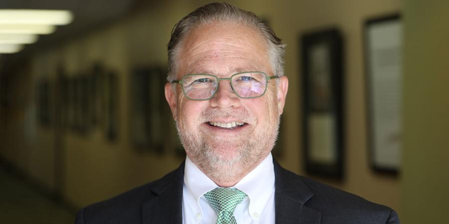 Portrait of Dr. Craig Gundersen