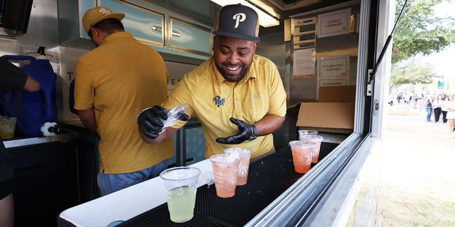 Omari Head serving Pop's Lemonade on campus