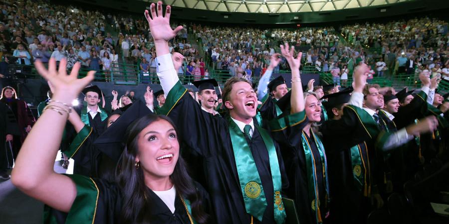 Baylor graduates do a sic 'em at Commencement