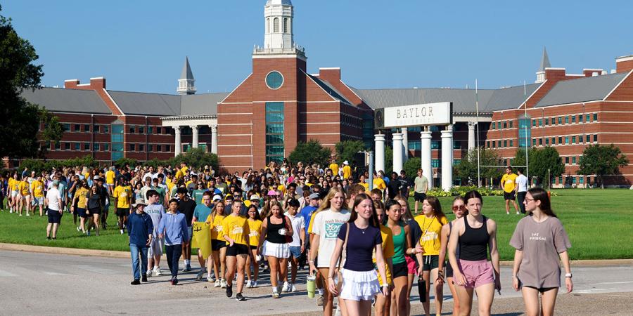 Students outside the Baylor Sciences Building