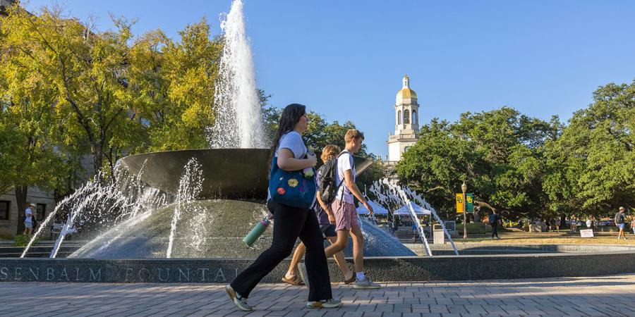 Students walking past Rosenbalm Fountain on Baylor's campus