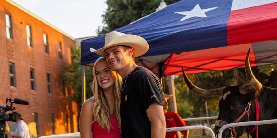 Students at Howdy at the Hurd
