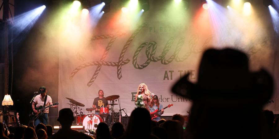 Carter Faith on stage at Howdy at the Hurd 2026